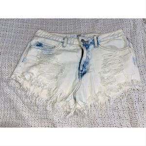 Cute mid rise shorts